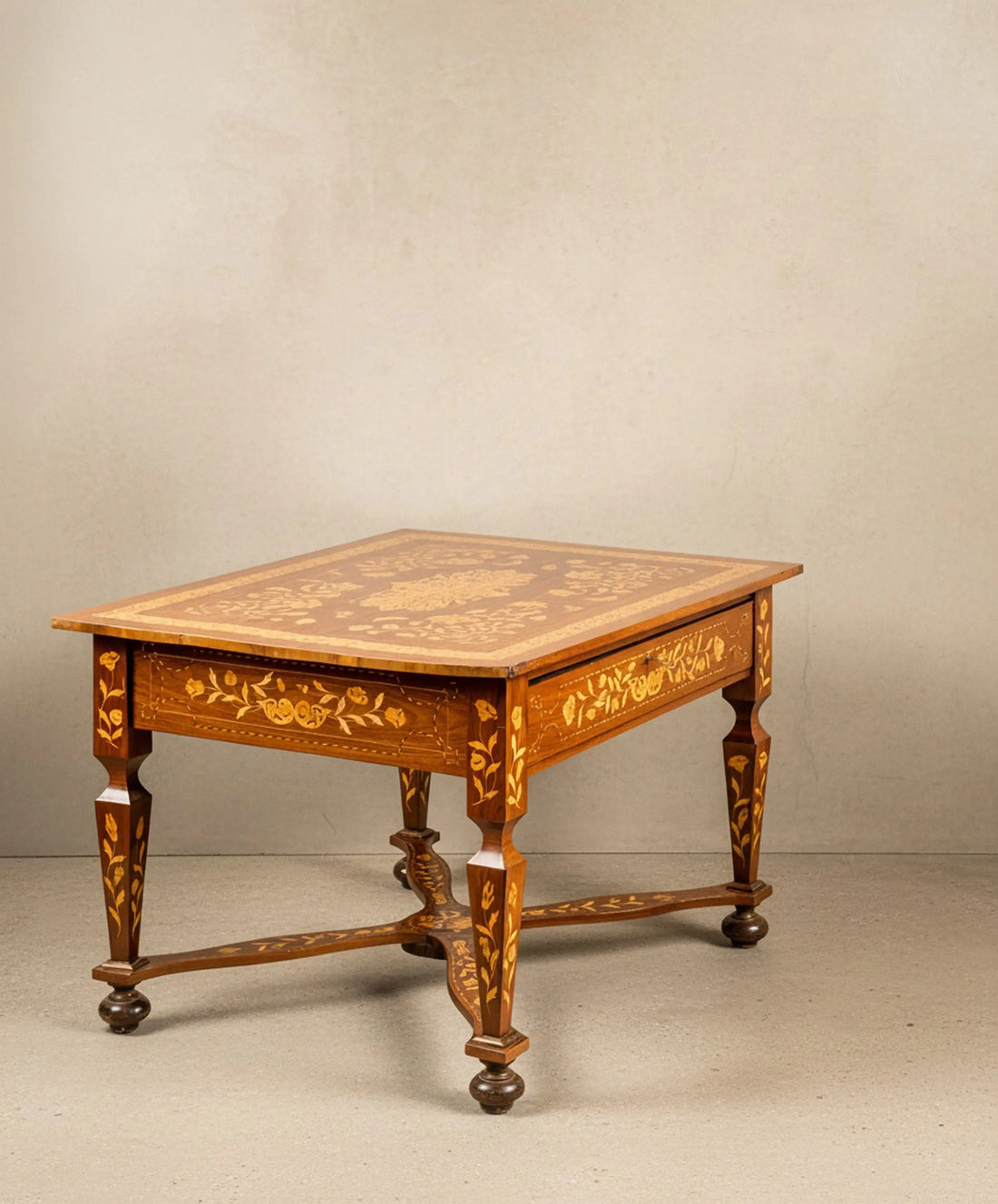 Mesa antigua de época con marquetería floral holandesa (Siglo XIX)