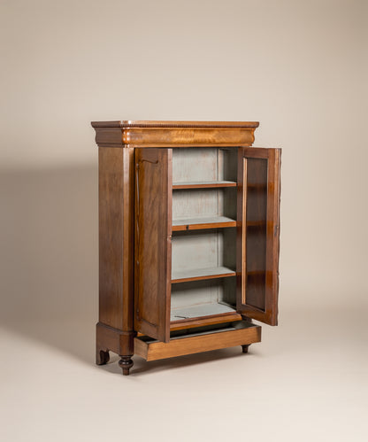 Armario antiguo de nogal