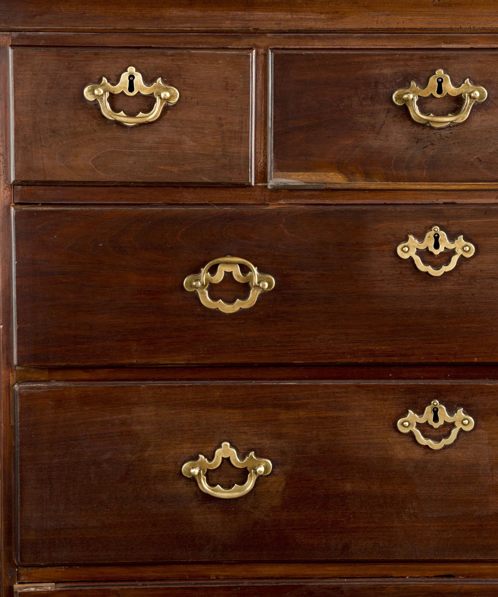 Gran Cómoda Alta Antigua (Tallboy) de Época Jorge III en Madera de Caoba