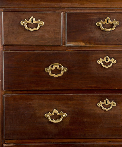 Gran Cómoda Alta Antigua (Tallboy) de Época Jorge III en Madera de Caoba