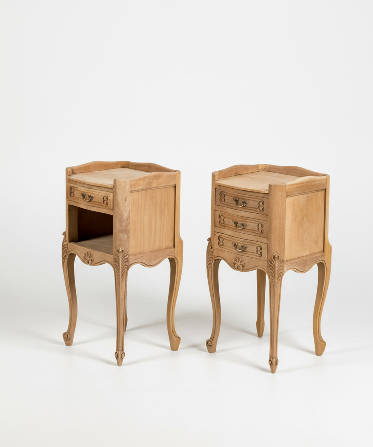 Pareja de mesitas Luis XV