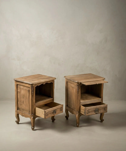 Pareja de mesitas de estilo Luis XV
