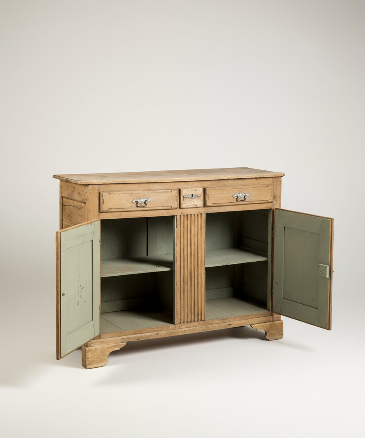 Aparador antiguo de madera