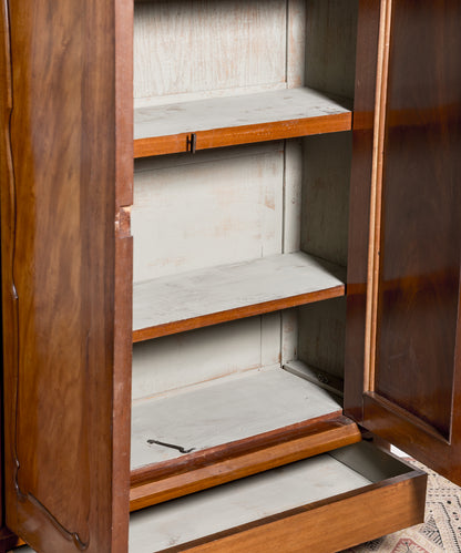 Armario antiguo de nogal