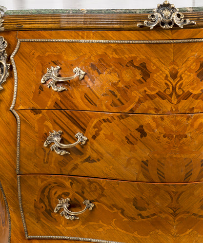 Cómoda bombé estilo Luis XV en marquetería y tapa de mármol