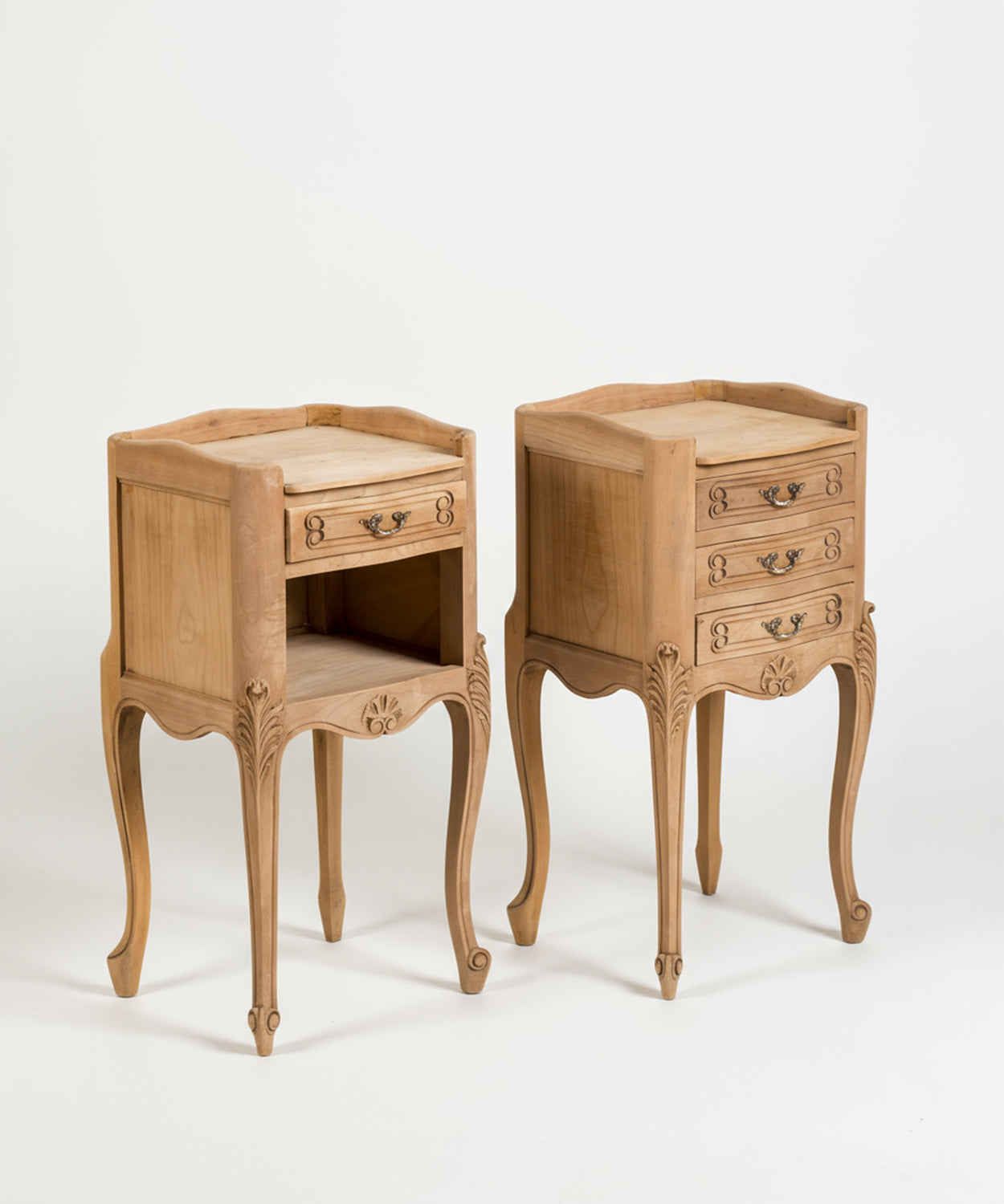 Pareja de mesitas Luis XV