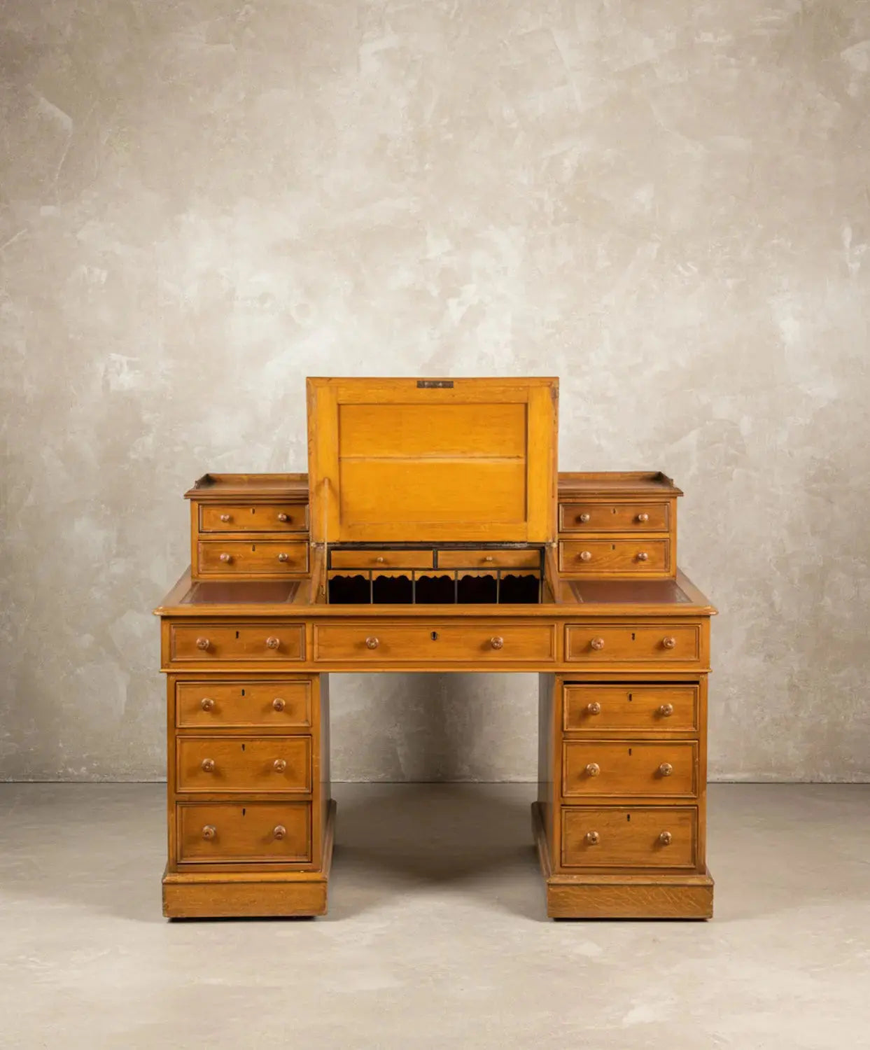 Escritorio Victoriano Dickens en roble macizo con secreter Antique arte y decoracion