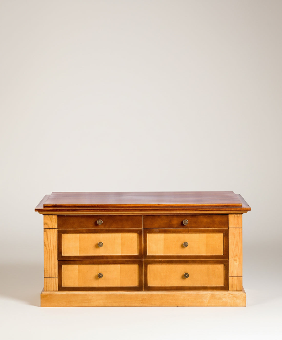 Mueble auxiliar de roble Mateo