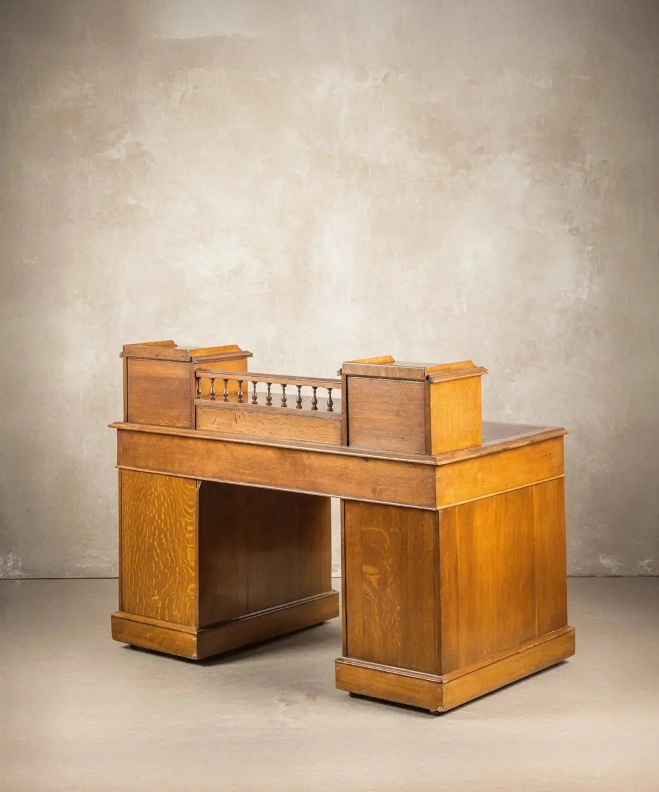 Escritorio Victoriano Dickens en roble macizo con secreter Antique arte y decoracion