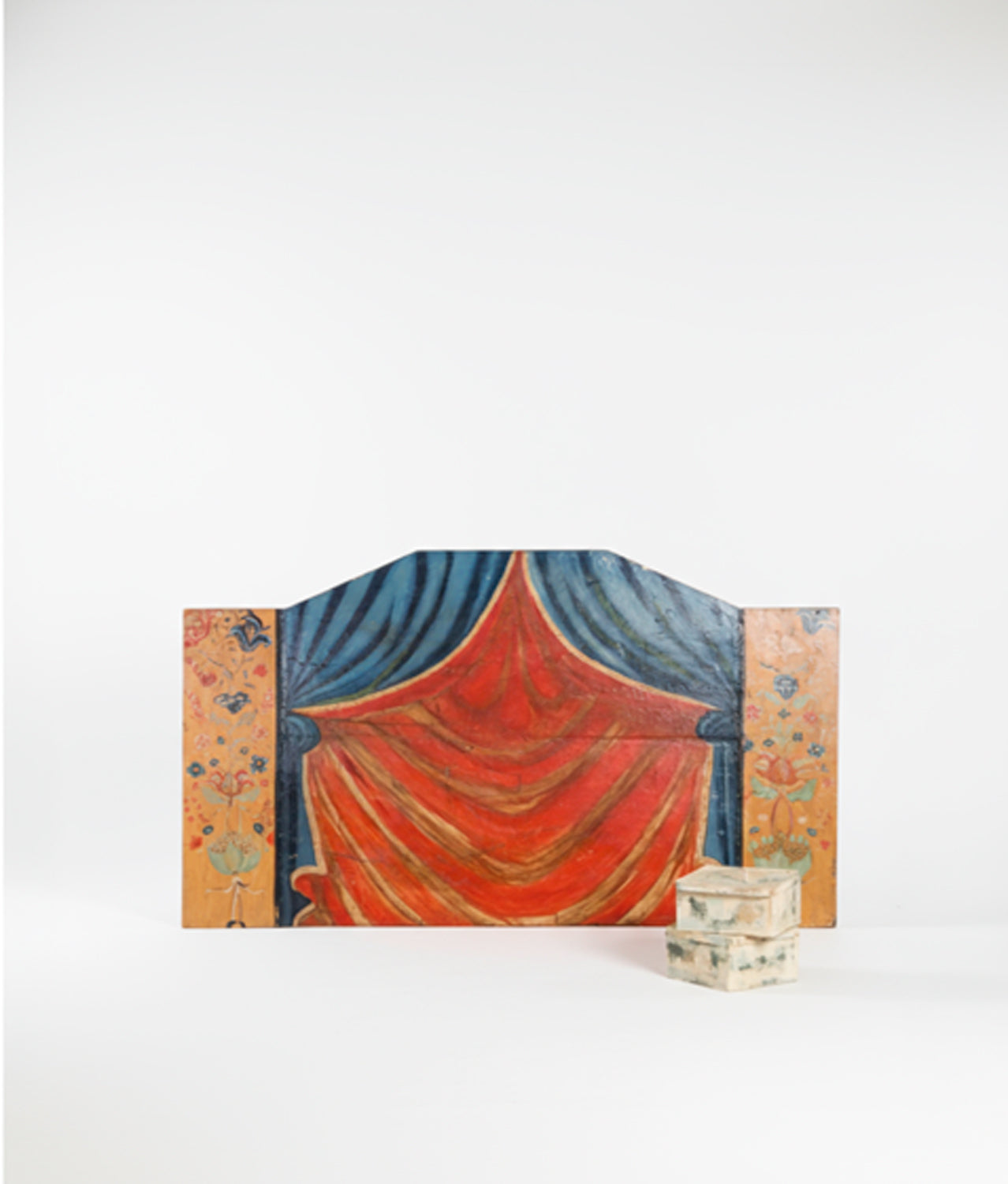 Cabecero antiguo pintado