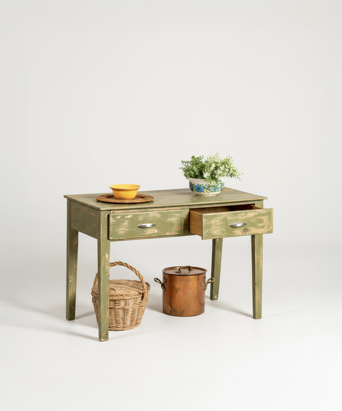 Gorbea antique rustic table