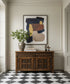 Aparador antiguo de madera tallada en recibidor con suelo damero blanco y negro paredes con boiseries y arte contemporáneo — Antique Arte y Decoración