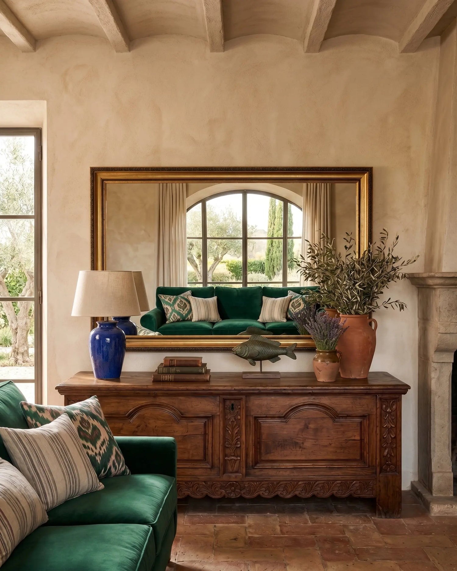 Espejo antiguo con marco negro y dorado