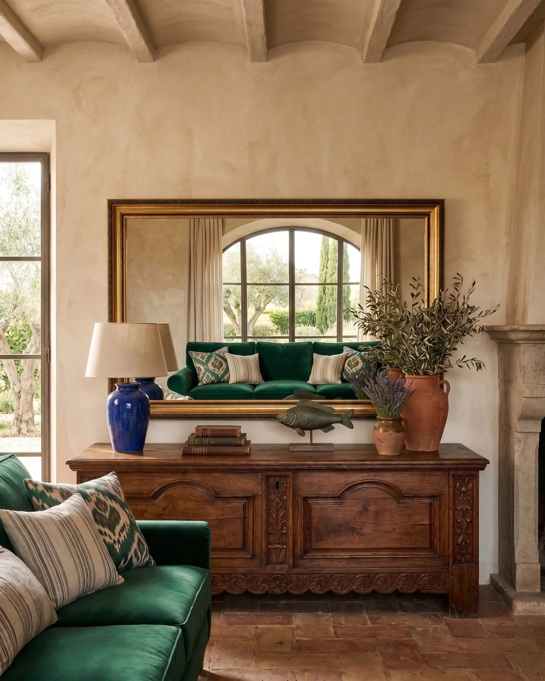 Espejo antiguo con marco negro y dorado