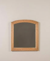 Vista frontal de espejo individual de madera estilo rústico chic