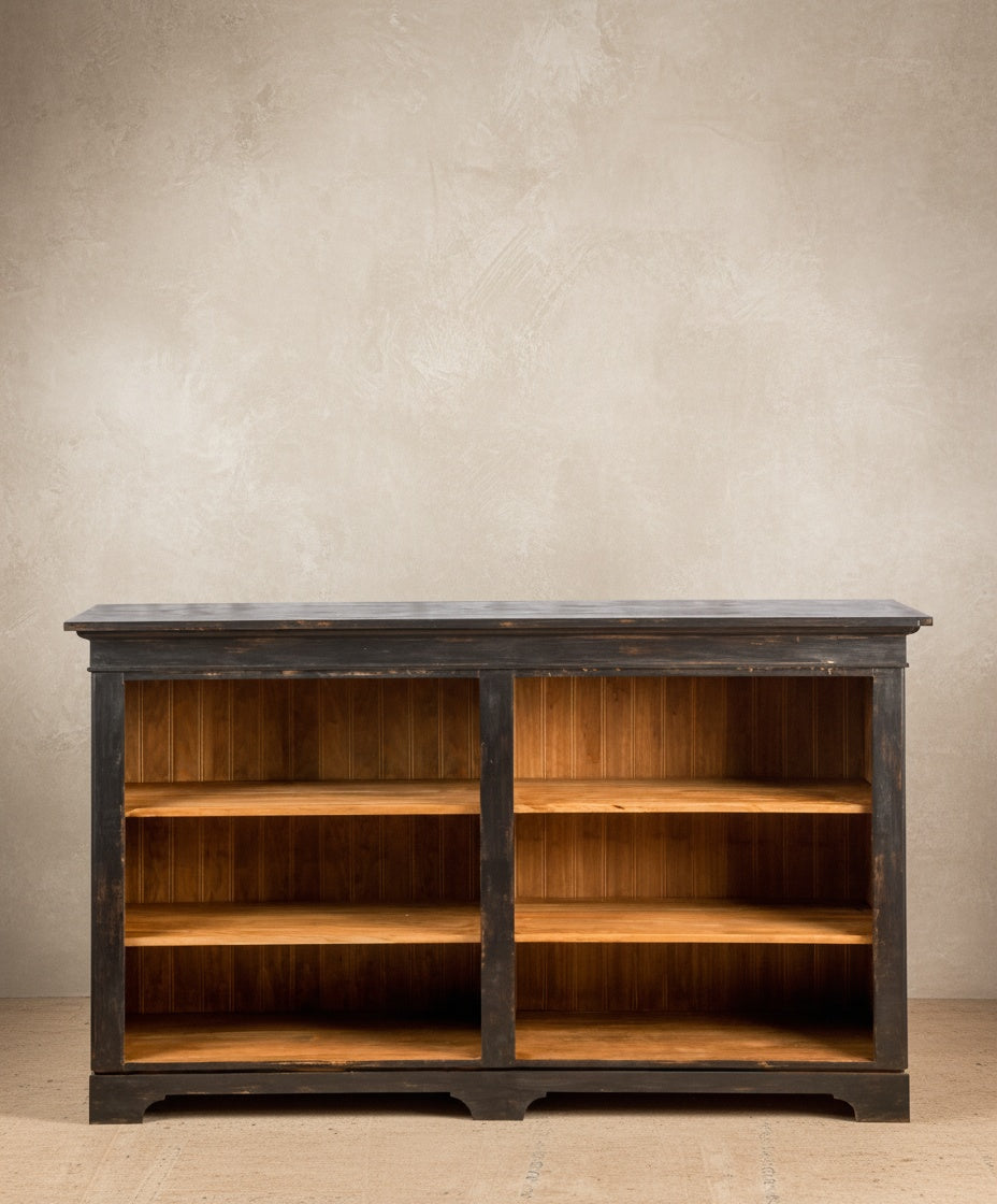 Vista lateral superior mostrando la profundidad del estante y la calidad del ensamblaje.