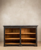 Vista lateral superior mostrando la profundidad del estante y la calidad del ensamblaje.