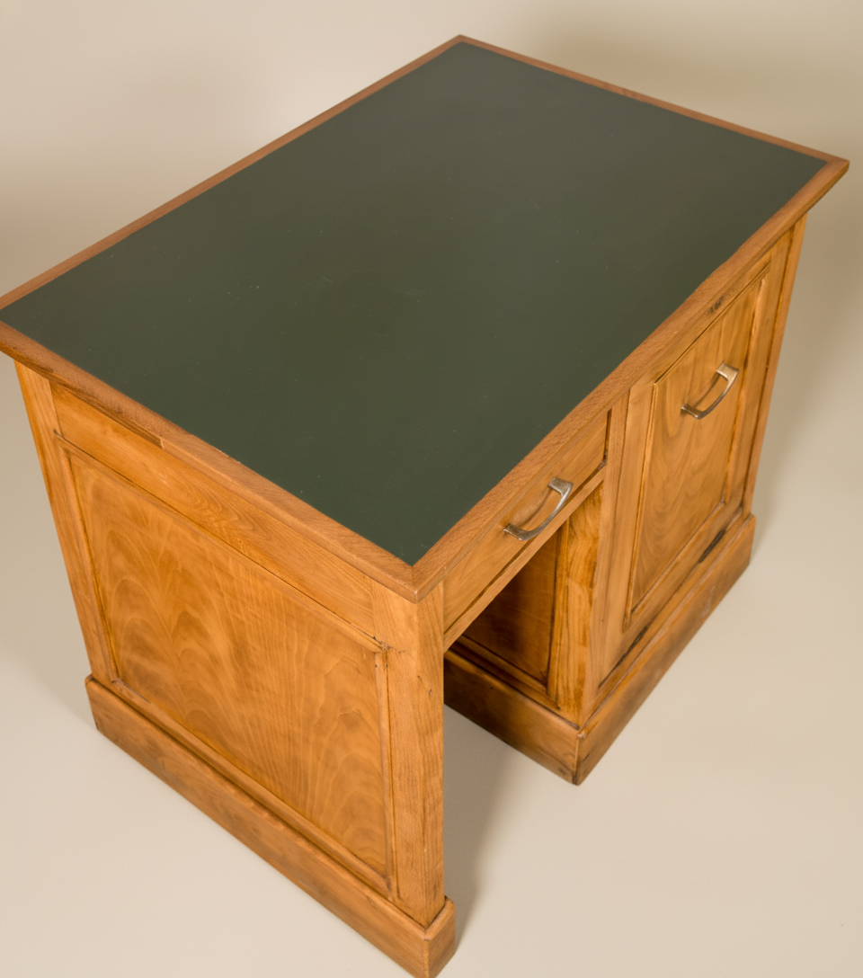 Mueble archivador antiguo