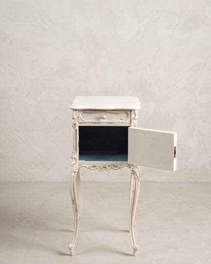 Mesa auxiliar estilo Luis XV con la puerta abierta e interior azul, vista frontal — Antique Arte y Decoración