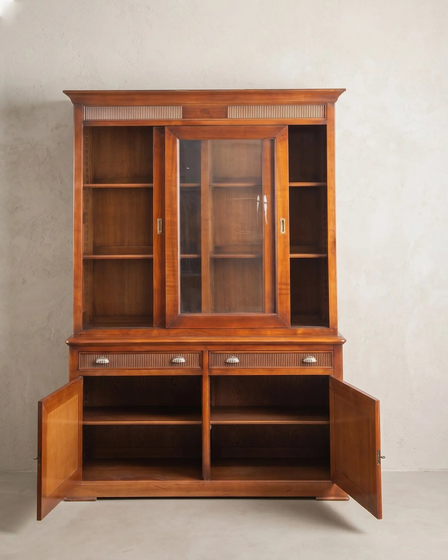 Vitrina Antigua de Cerezo con Puertas Correderas