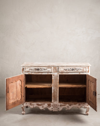 Interior aparador antiguo con puertas abiertas y una balda por lado en madera — Antique Arte y Decoración