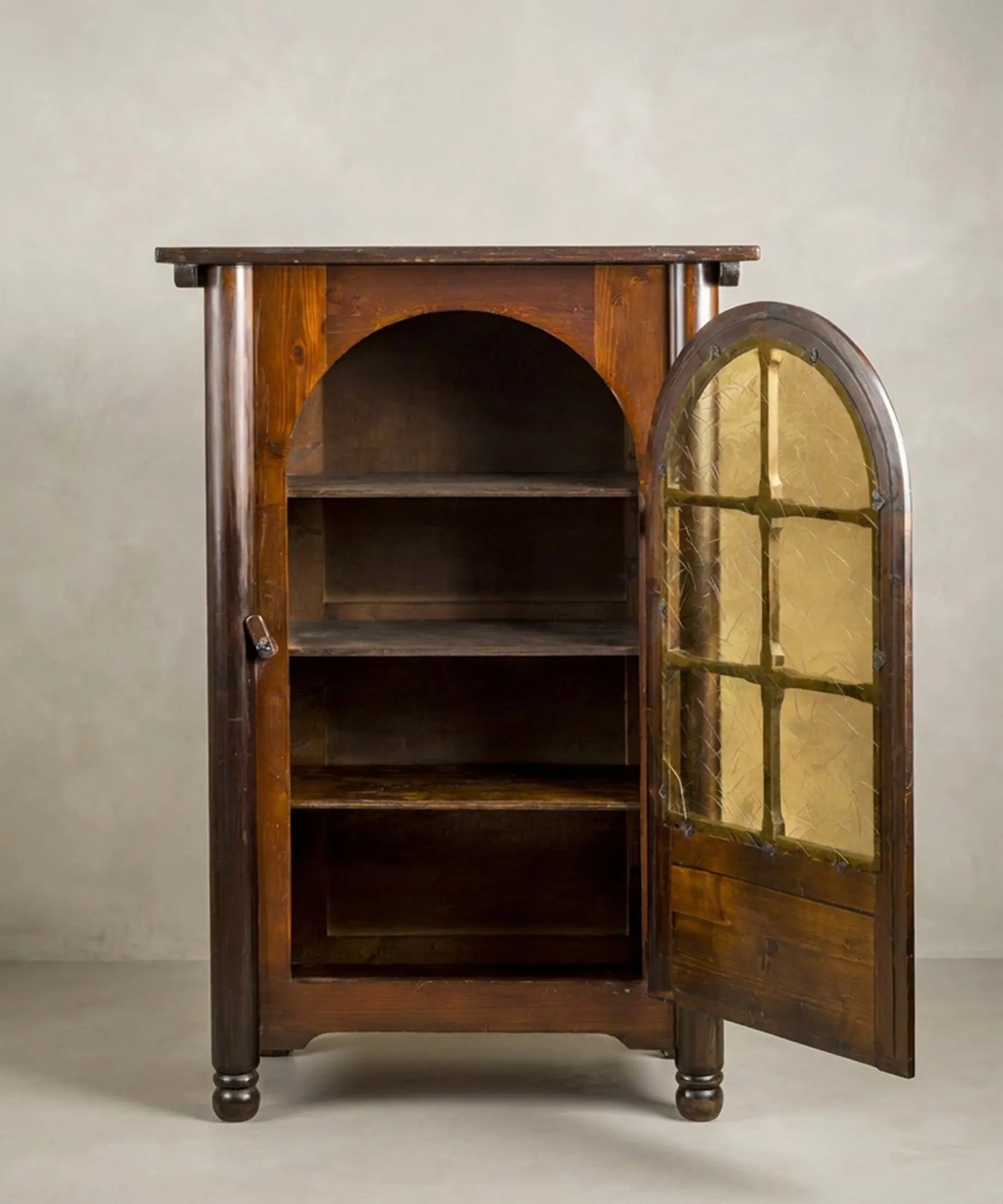 Interior alacena castellana siglo XX con tres baldas de pino macizo pieza única — Antique Arte y Decoración
