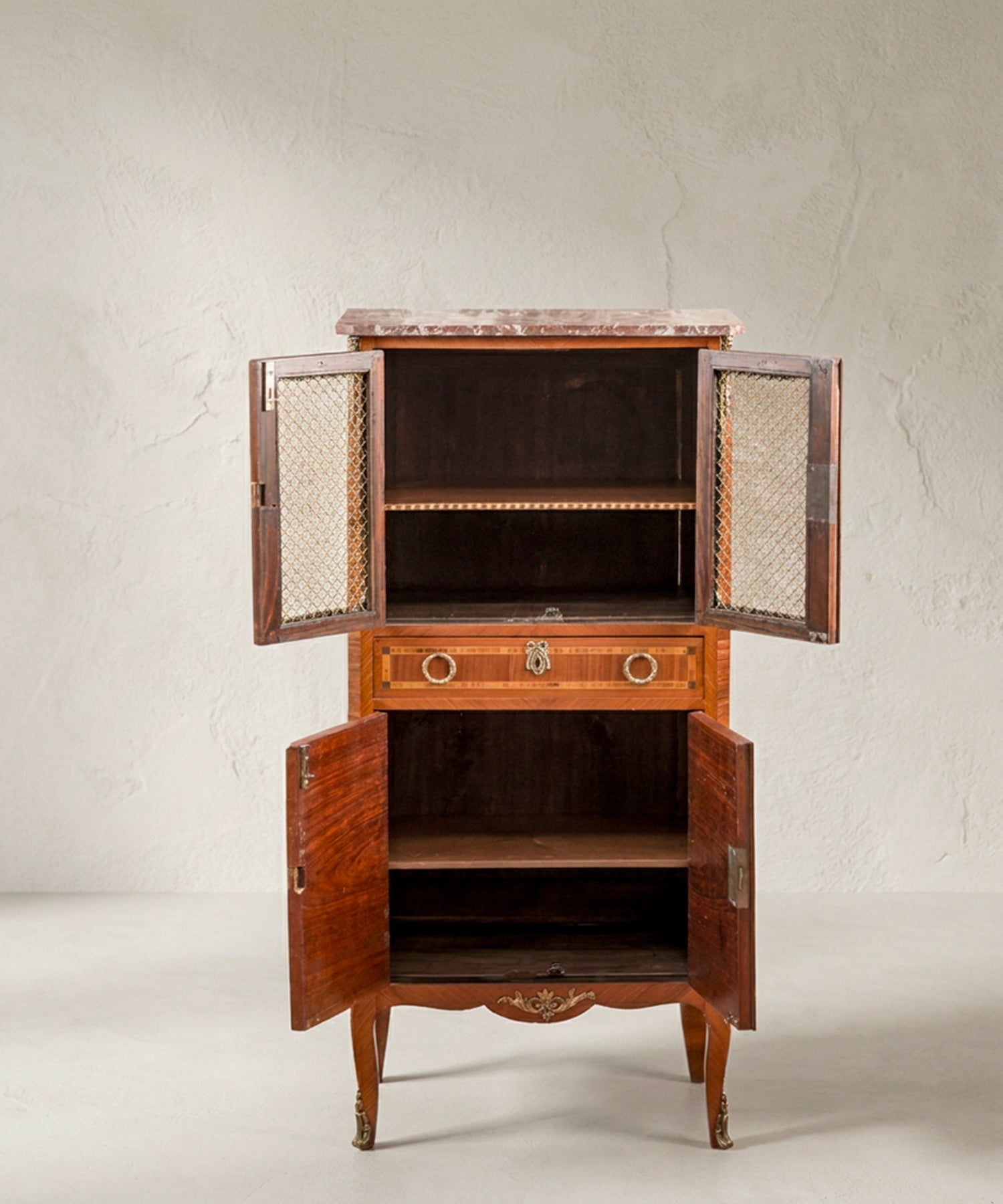 Mueble Auxiliar Vintage con Marquetería y Mármol | Estilo Transición