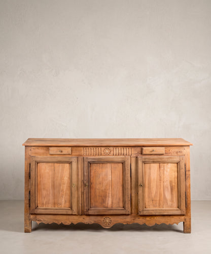 Aparador antiguo francés Luis XVI de castaño y cerezo vista frontal — Antique Arte y Decoración