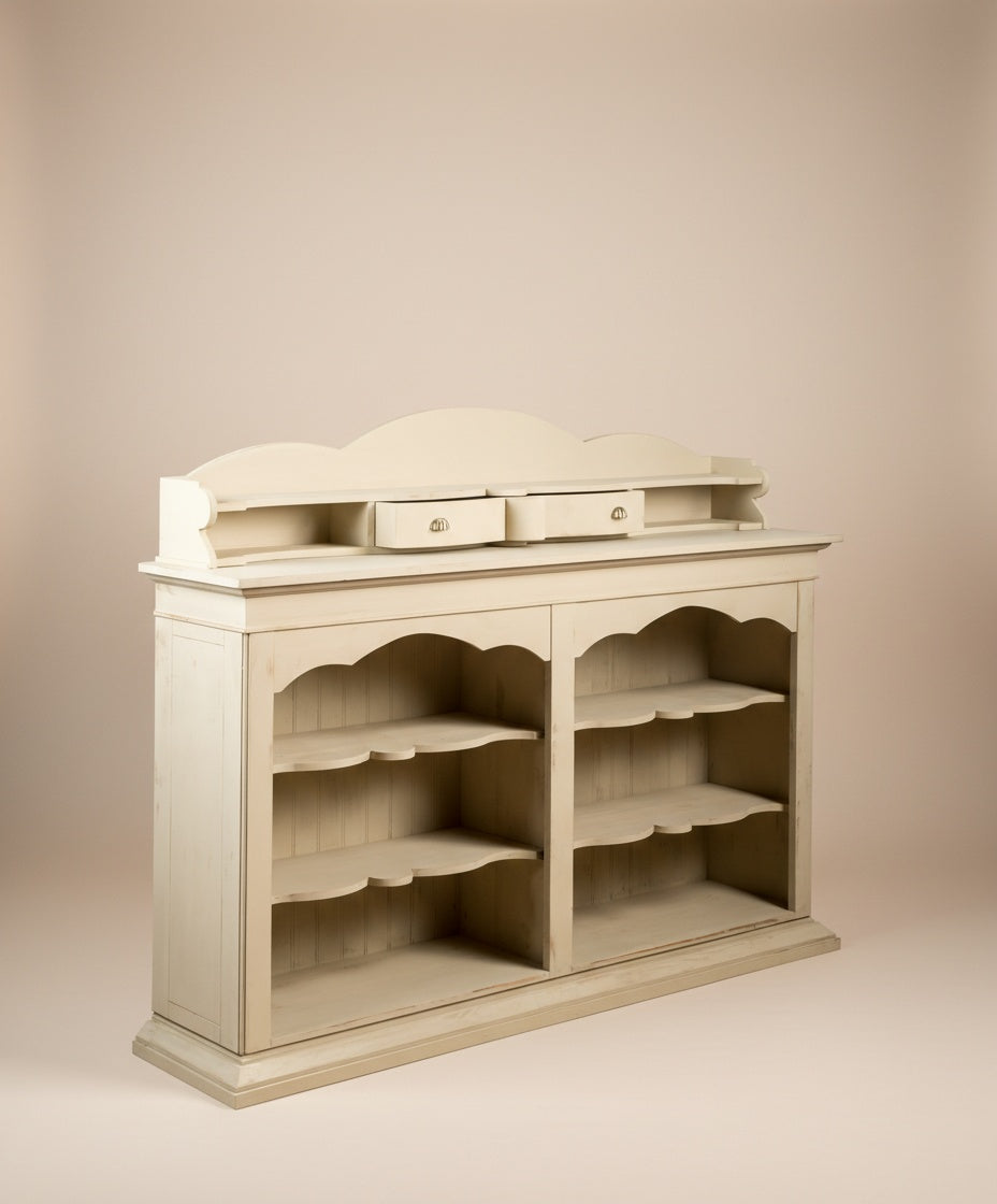 Vista lateral del mueble Shabby Chic mostrando la profundidad y el acabado de la pátina en madera.