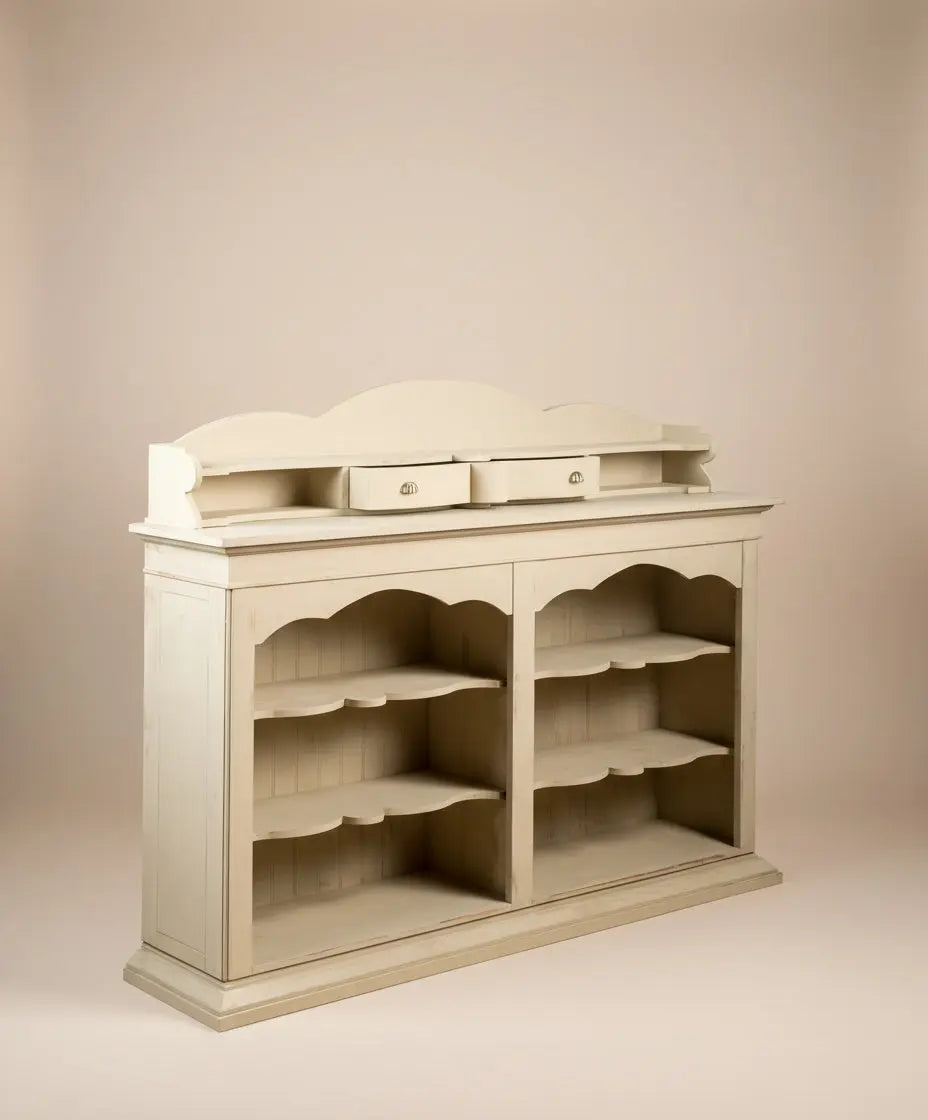 Vista lateral del mueble Shabby Chic mostrando la profundidad y el acabado de la pátina en madera.