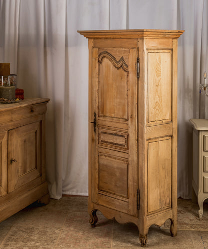 Armario antiguo de roble