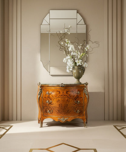 Cómoda bombé estilo Luis XV en marquetería y tapa de mármol