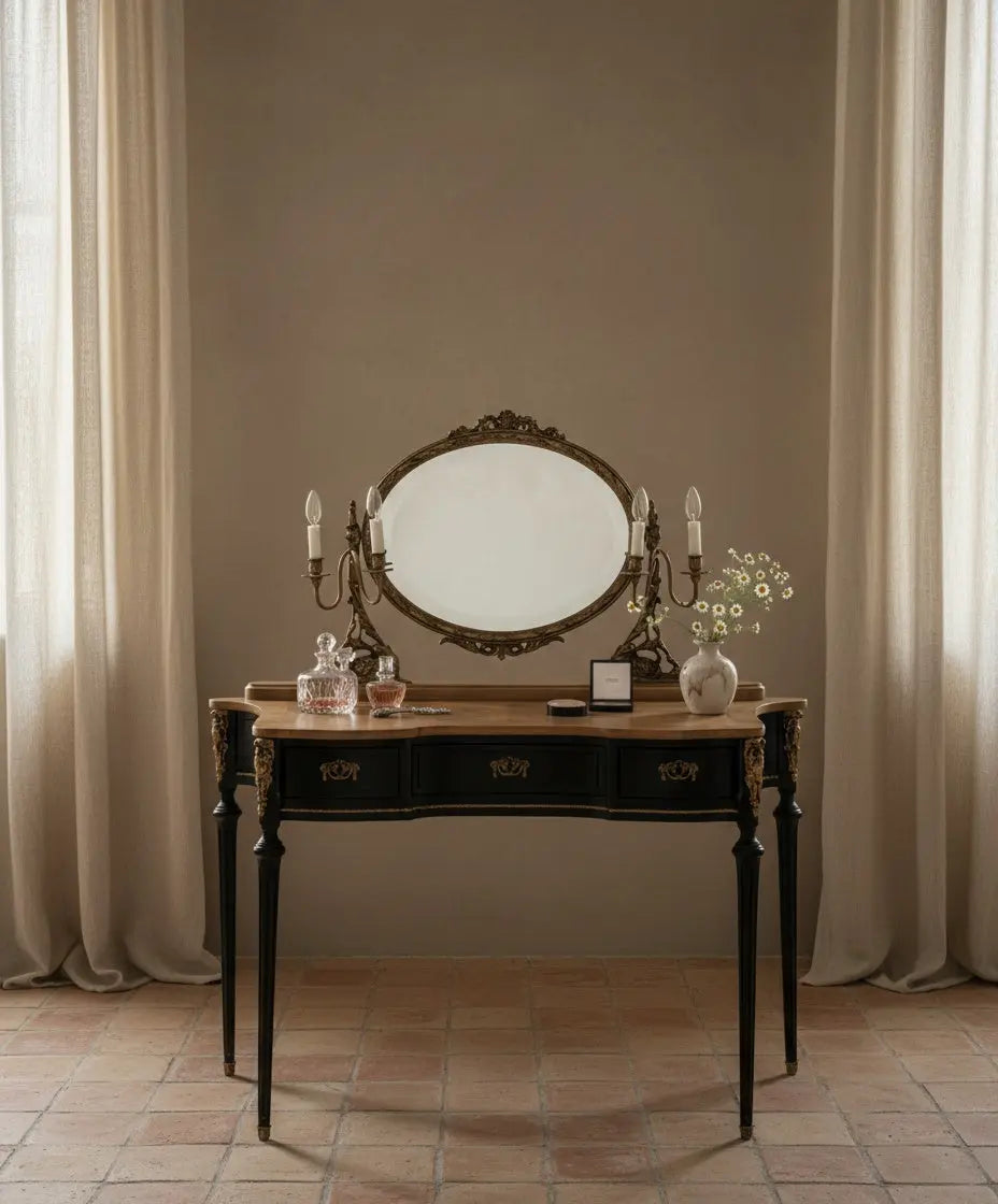 Tocador  decorado con perfumes y flores en un dormitorio de diseño interior sofisticad.