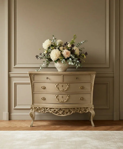 Cómoda Bombé de tres cajones estilo Luis XV