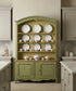 Alacena platero estilo francés en verde salvia con fondo entelado Antique arte y decoracion