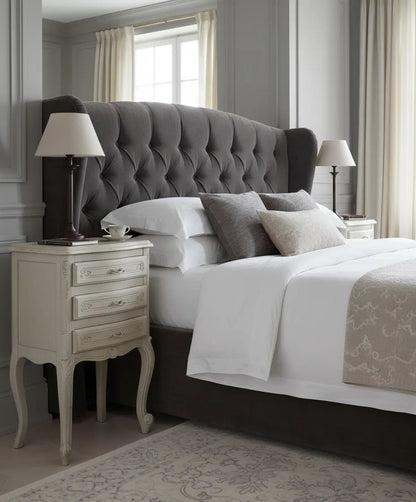 Pareja de mesitas de noche de estilo provenzal en gris envejecido