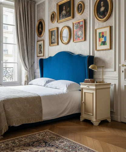 Mesita auxiliar vintage estilo provenzal en tonos beige decapé