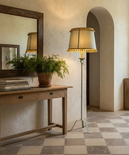 Lampara antigua de pie Dulcinea Antique arte y decoracion