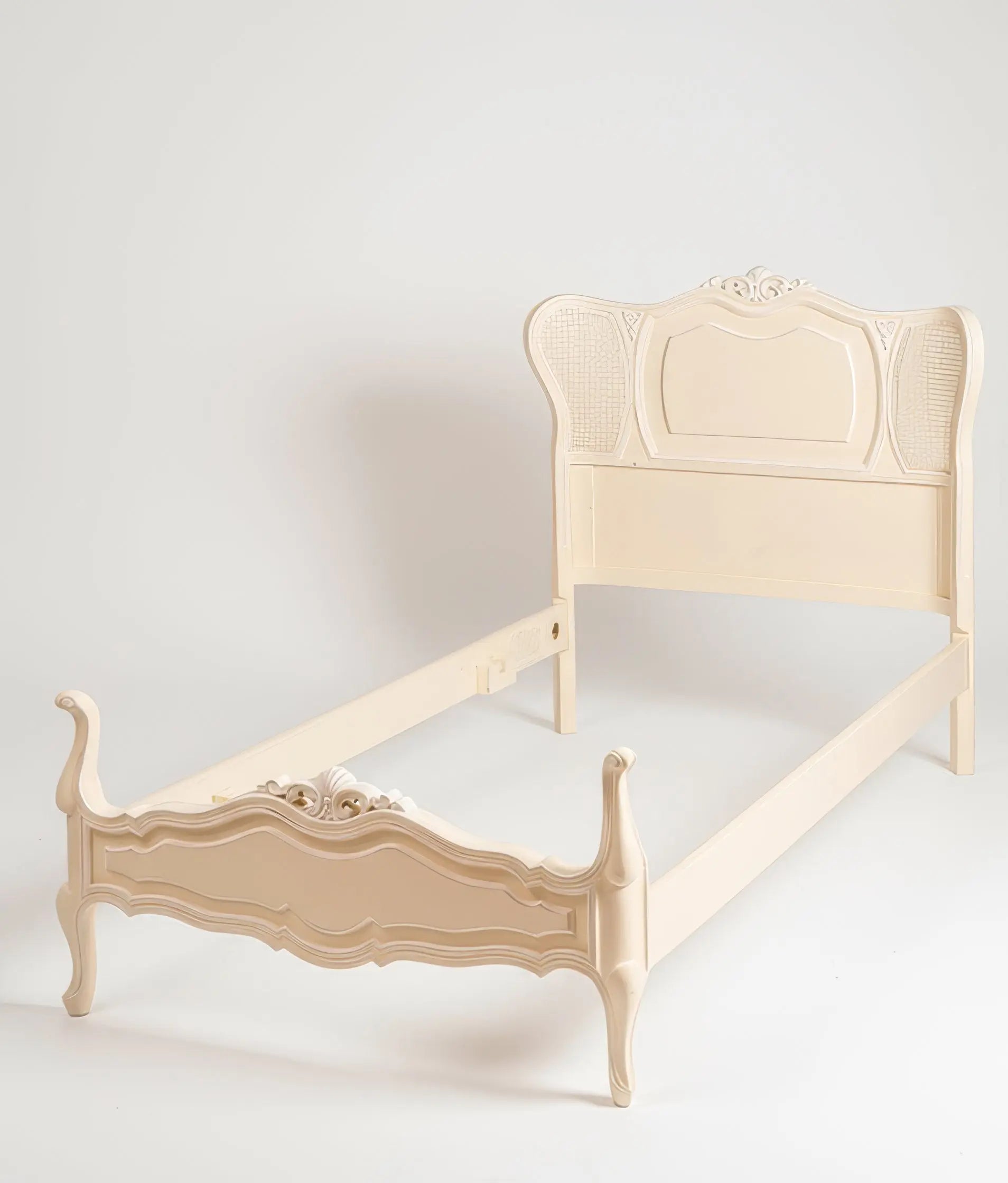 Cama antigua estilo Luis XV Antique arte y decoracion