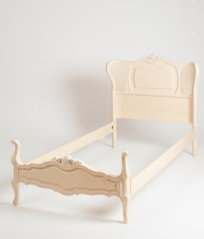 Cama antigua estilo Luis XV