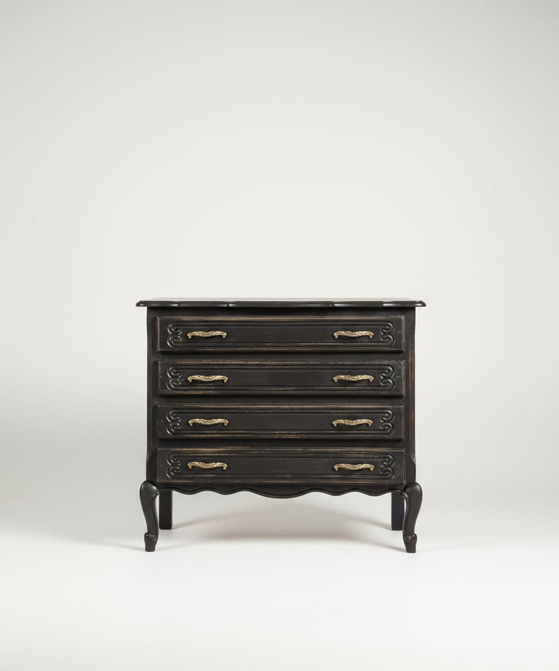 Cómoda antigua patinada en negro