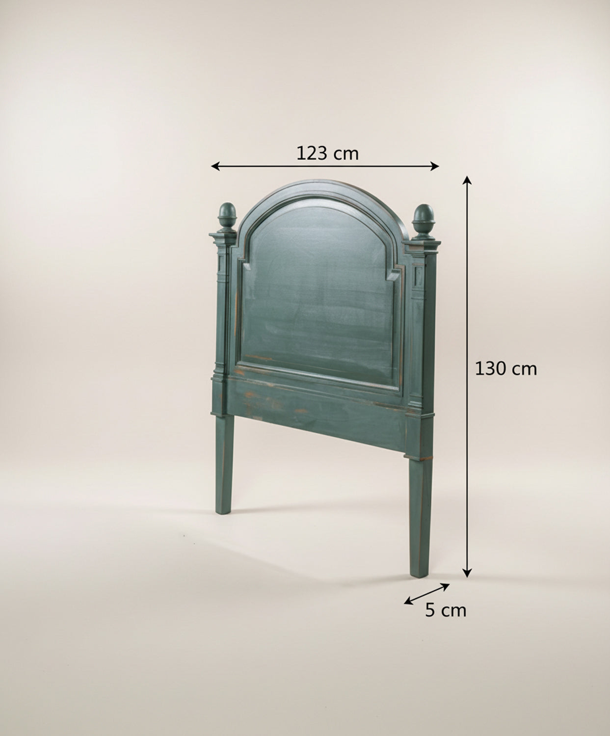 Esquema de medidas del cabecero: 123 cm ancho, 130 cm alto y 5 cm fondo