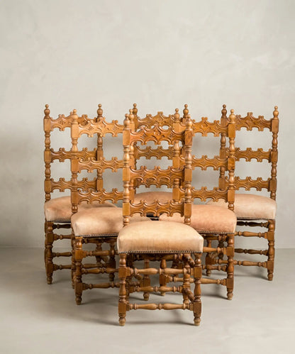 Conjunto seis sillas castellanas antiguas respaldo alto calado vista frontal — Antique Arte y Decoración