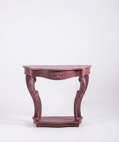 Frente de mesa consola clásica color malva con detalles ornamentales tallados en el faldón