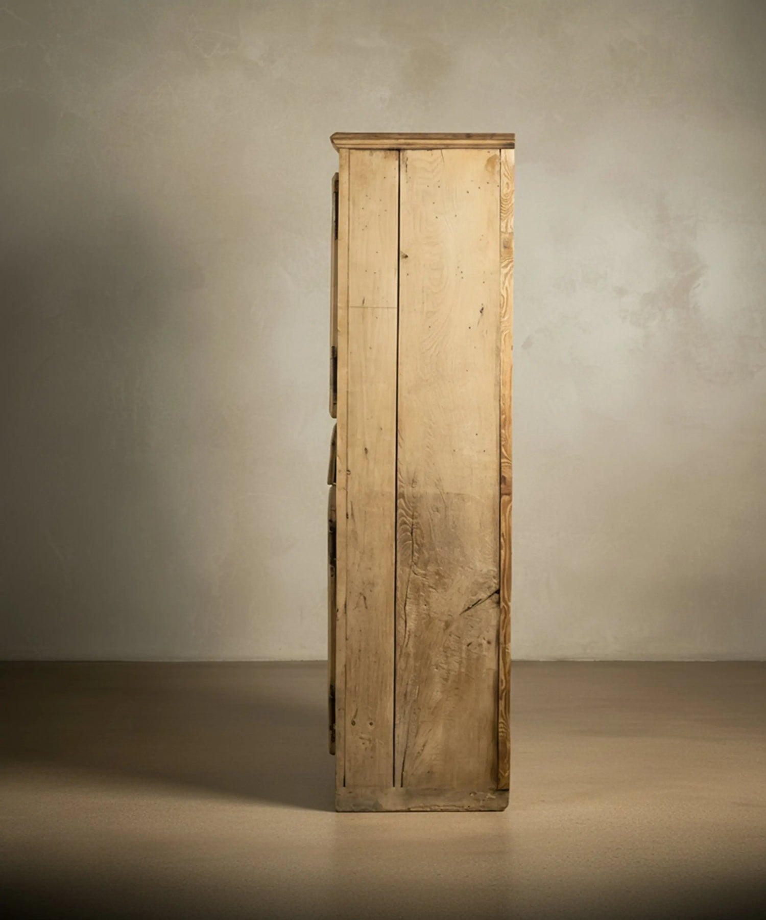 Armario antiguo rústico de roble lavado estilo provenzal (S. XVIII)