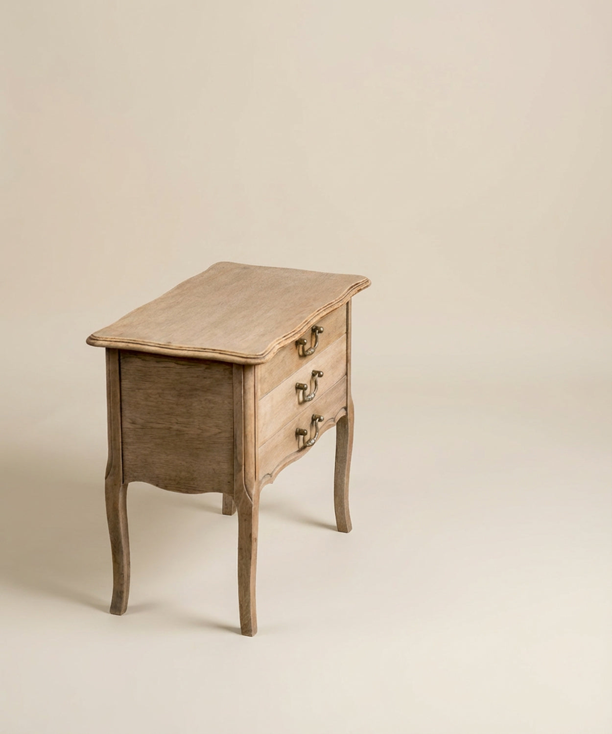 Costurero de madera de roble