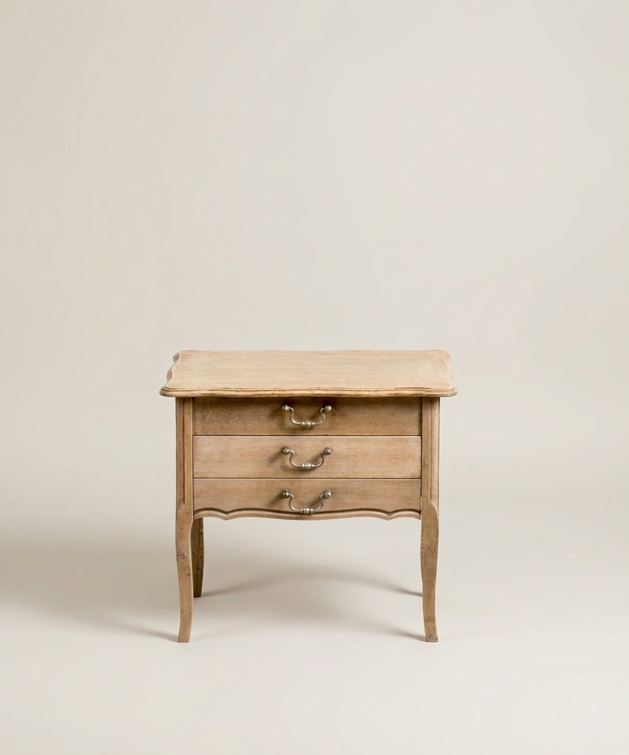 Costurero de madera de roble