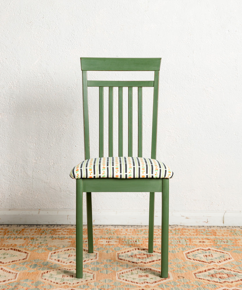 Set of vintage chairs El Cortijo