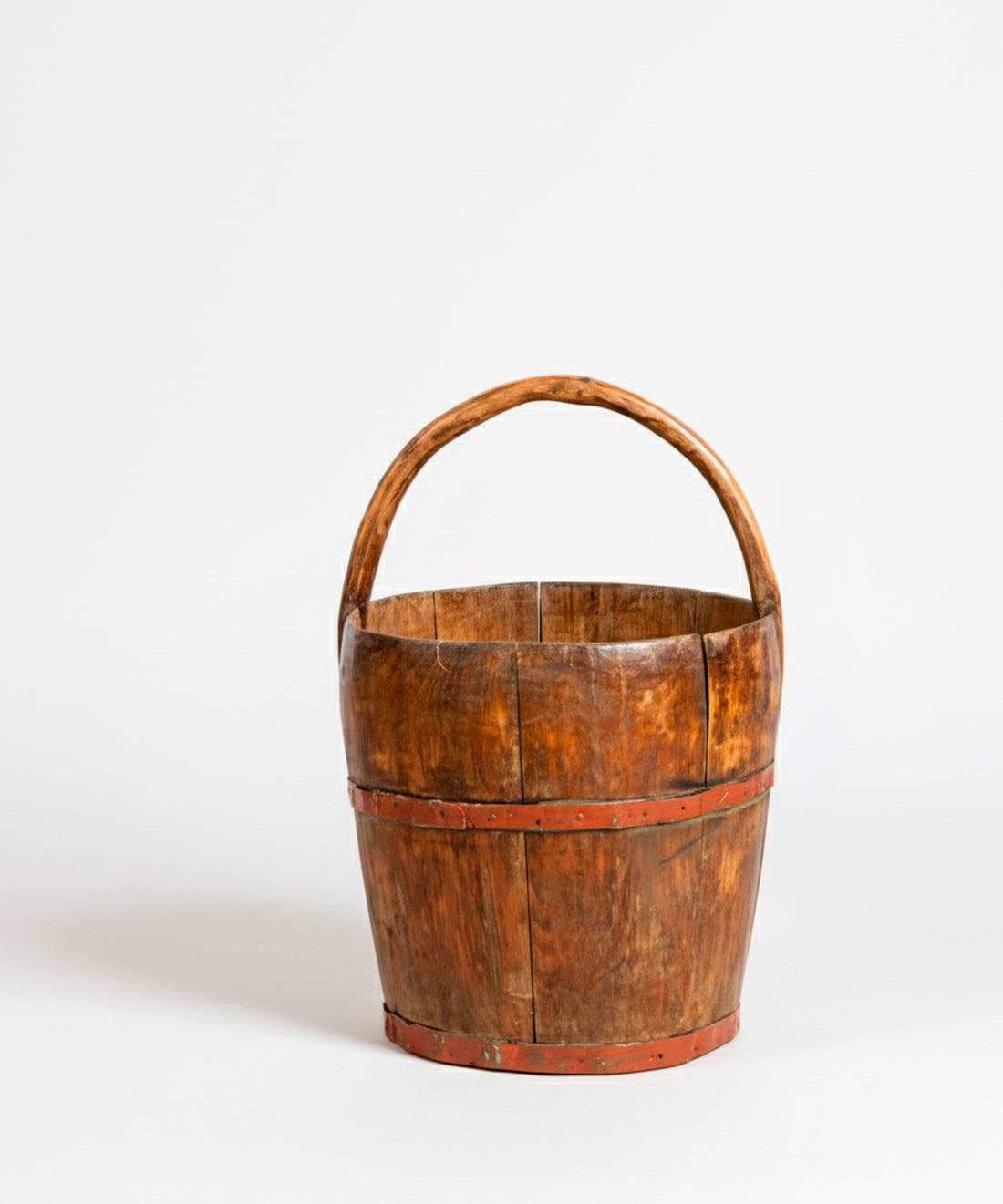 Cubo antiguo de madera