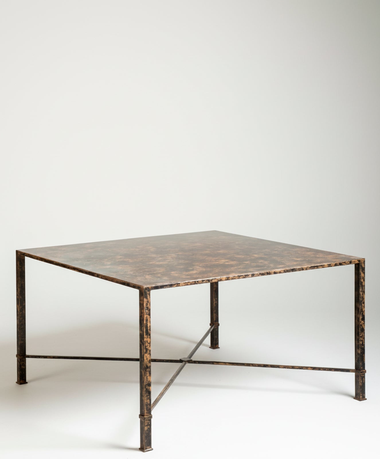 Mesa de hierro cuadrada